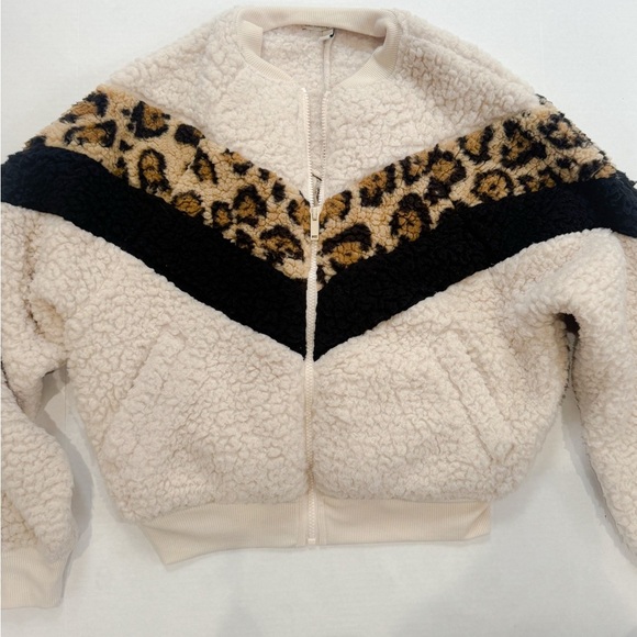 Express leopard sherpa full zip cropped jacket ❤️ - Picture 3 of 8